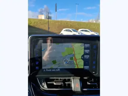 Photo 14 Toyota C-HR 1.8 HYBRIDE 122 DESIGN