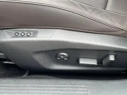 Photo 13 DS DS 4  BlueHDi 130ch Etoile Nappa Automatique