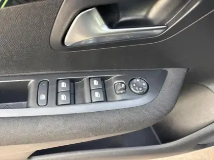 Photo 10 Peugeot 208  1.2 PureTech 100ch S&S Active