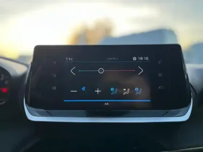 Photo 14 Peugeot 208  1.2 PureTech 100ch S&S Style 118g