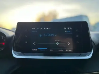 Photo 13 Peugeot 208  1.2 PureTech 100ch S&S Style 118g