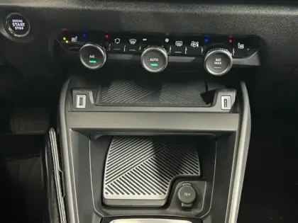 Photo 12 Citroën C4  PureTech 130ch S&S Shine EAT8