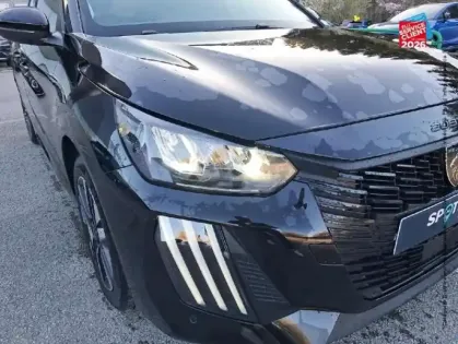 Photo 12 Peugeot 208  1.2 Hybrid 145ch Allure e-DCS6 Siege chauf