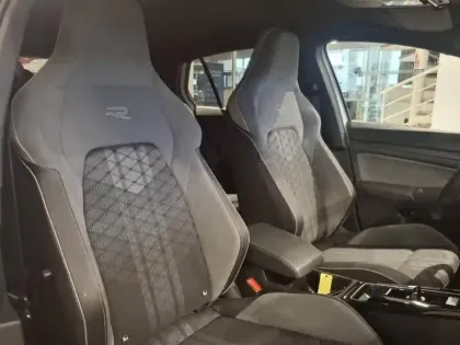 Photo 13 Volkswagen Golf  1.5 eTSI OPF 130ch R-Line DSG7