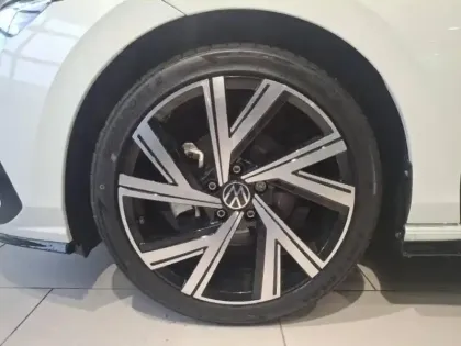 Photo 8 Volkswagen Golf  1.5 eTSI OPF 130ch R-Line DSG7