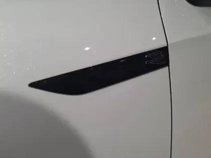 Photo 7 Volkswagen Golf  1.5 eTSI OPF 130ch R-Line DSG7