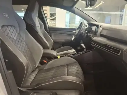 Photo 14 Volkswagen Golf  1.5 eTSI OPF 130ch R-Line DSG7