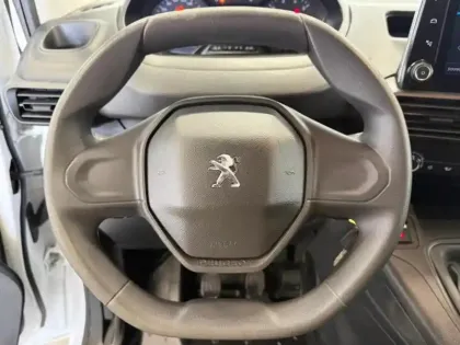 Photo 13 Peugeot Partner  Standard 650kg BlueHDi 100ch S&S Premium