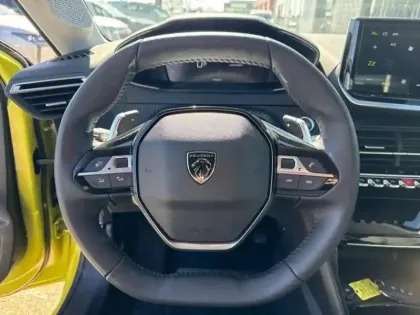 Photo 12 Peugeot 208  1.2 Hybrid 110ch Allure e-DCS6