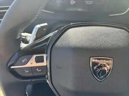 Photo 13 Peugeot 208  1.2 Hybrid 110ch Allure e-DCS6