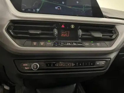 Photo 12 BMW Serie 1 Série 1 118i 136ch Business Design