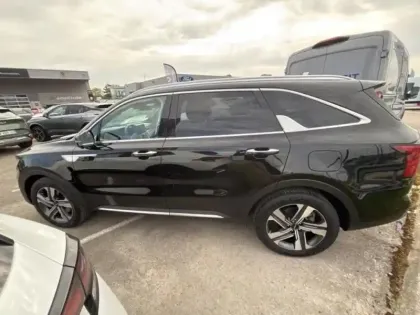 Photo 8 Kia Sorento  1.6 T-GDi 230 HEV Premium BVA6 4x4 7 places