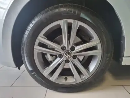 Photo 8 Volkswagen Polo  1.0 TSI 95ch Carat Euro6d-T