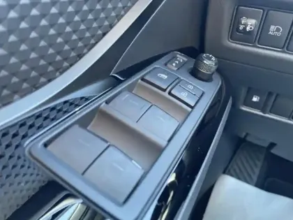 Photo 11 Toyota C-HR  2.0 Hybride 184ch Design Ultimate E-CVT