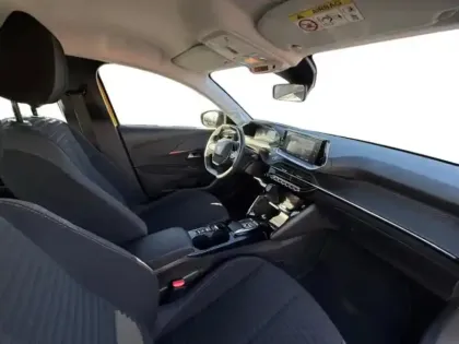 Photo 13 Peugeot 208  e- 136ch Style