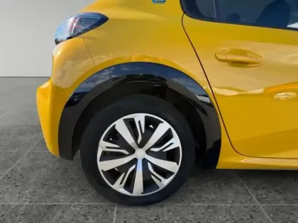 Photo 14 Peugeot 208  e- 136ch Style