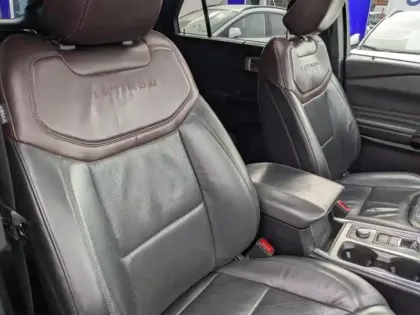 Photo 10 Ford Explorer Gén. III Ph1 Platinum 5