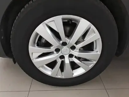 Photo 12 Peugeot 5008  PureTech 130ch S&S EAT8