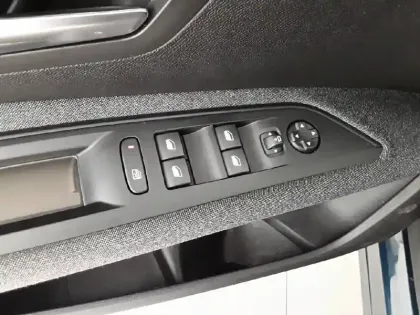 Photo 21 Peugeot 5008  PureTech 130ch S&S EAT8