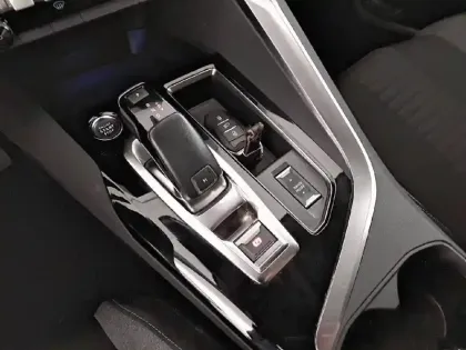 Photo 13 Peugeot 5008  PureTech 130ch S&S EAT8