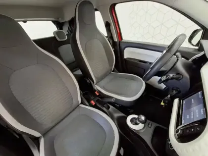 Photo 27 Renault Twingo  III E-Tech
