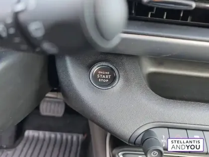 Photo 18 Jeep Avenger  1.2 Turbo T3 145 ch BVR6 4xe