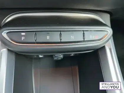 Photo 20 Jeep Avenger  1.2 Turbo T3 145 ch BVR6 4xe