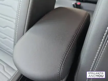 Photo 25 Jeep Avenger  1.2 Turbo T3 145 ch BVR6 4xe