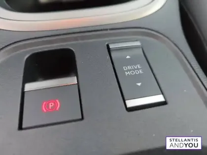 Photo 19 Jeep Avenger  1.2 Turbo T3 145 ch BVR6 4xe