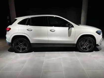 Photo 55 Mercedes GLA  250 e Hybrid EQ 8G-DCT