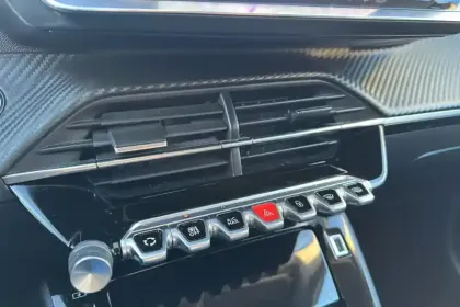 Photo 16 Peugeot 208  PureTech 100 S&S BVM6