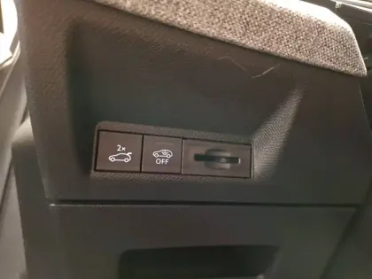 Photo 27 Peugeot 3008  Hybrid 136 e-DCS6