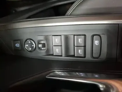 Photo 23 Peugeot 3008  Hybrid 136 e-DCS6