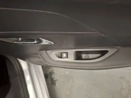 Photo 30 Peugeot 208 Gén. II Ph2 Allure 5