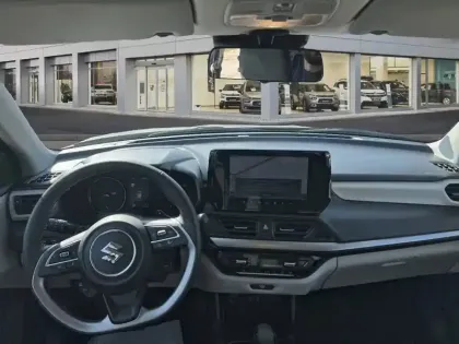 Photo 8 Suzuki Swift  1.2 Dualjet Hybrid Auto