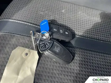 Photo 13 Peugeot 2008  BlueHDi 130 S&S EAT8