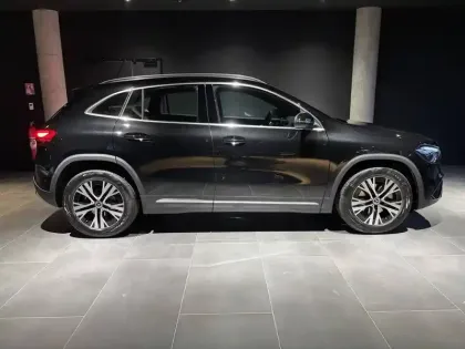 Photo 14 Mercedes GLA  180 7G-DCT