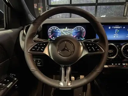 Photo 5 Mercedes GLA  180 7G-DCT
