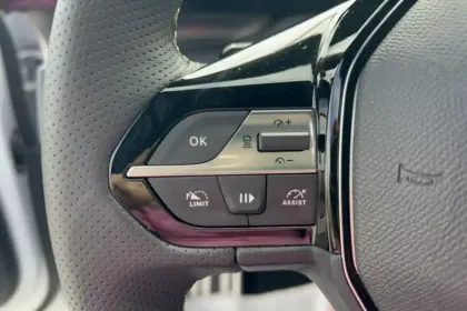 Photo 17 Peugeot 408  Electrique 58 kWh 210 ch