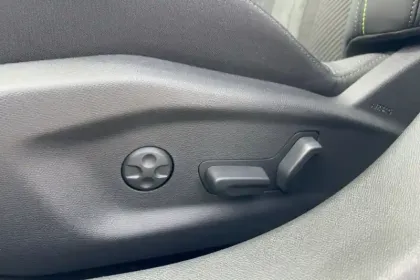 Photo 12 Peugeot 408  Electrique 58 kWh 210 ch