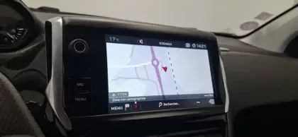 Photo 12 Peugeot 208  PureTech 110ch S&S EAT6