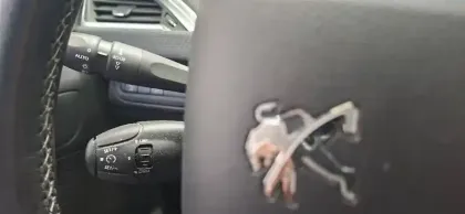 Photo 28 Peugeot 208  PureTech 110ch S&S EAT6