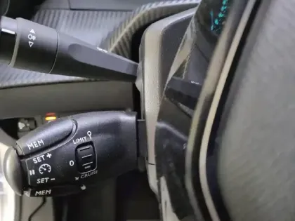 Photo 26 Peugeot 208  Electrique 50 kWh 136ch