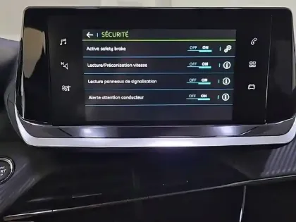 Photo 21 Peugeot 208  Electrique 50 kWh 136ch
