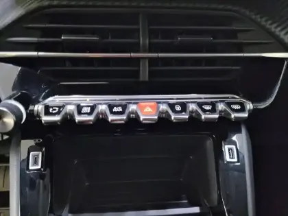 Photo 24 Peugeot 208  Electrique 50 kWh 136ch