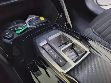 Photo 13 Peugeot 208  Electrique 50 kWh 136ch