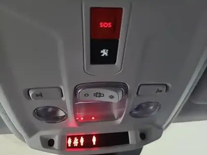 Photo 25 Peugeot 208  Electrique 50 kWh 136ch