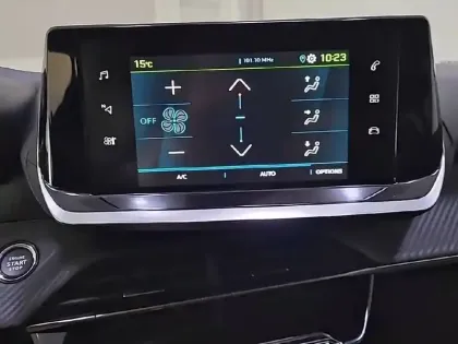 Photo 19 Peugeot 208  Electrique 50 kWh 136ch