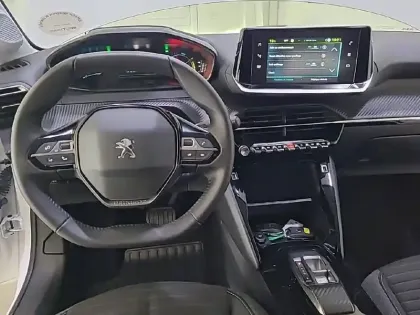 Photo 7 Peugeot 208  Electrique 50 kWh 136ch