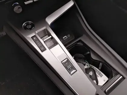 Photo 13 Peugeot 308  SW BlueHDi 130ch S&S EAT8